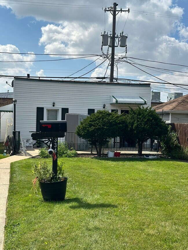 Foto del edificio - 3346 N Neva Ave