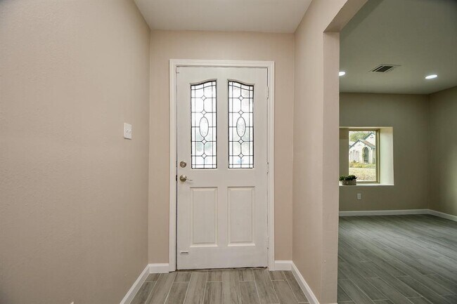 Building Photo - 1318 Burnwood Ln