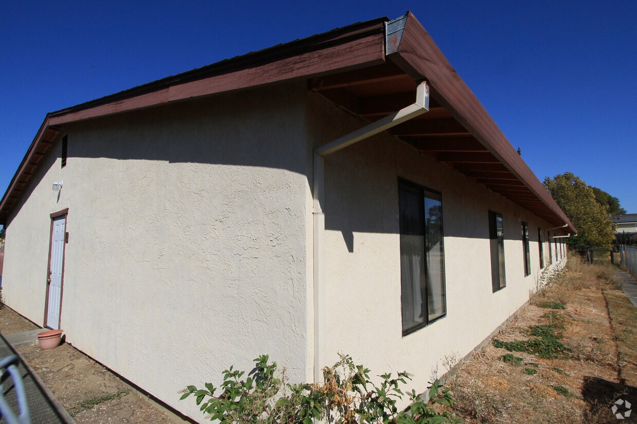 Building Photo - 405 Kings Way