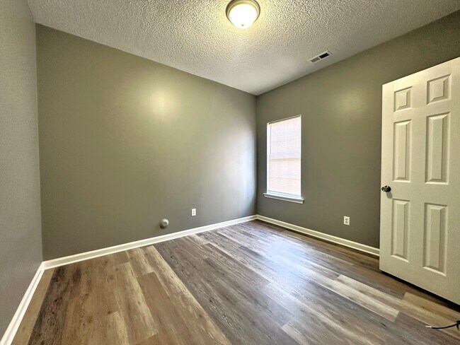 Building Photo - 1000 McAllister Dr