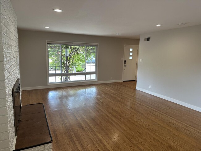 Foto del edificio - 1736 Brooks St