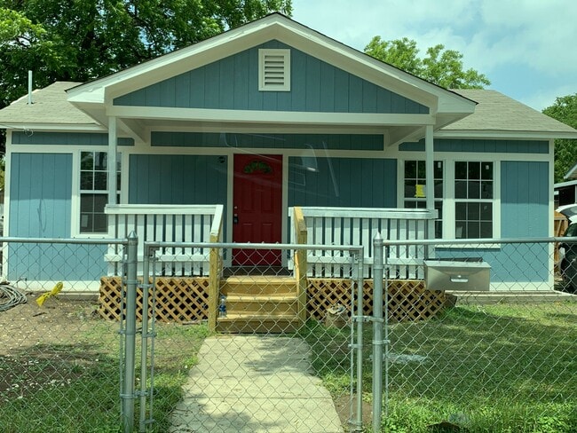 Building Photo - 161 Kaine St