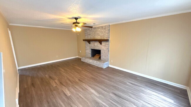 Foto del edificio - 6224 Skylight Dr