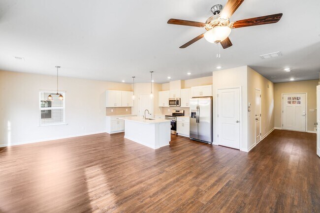 Foto del edificio - Beautiful 4BR Home with Bonus 3rd-Floor Retreat—Prime Charlotte Location!