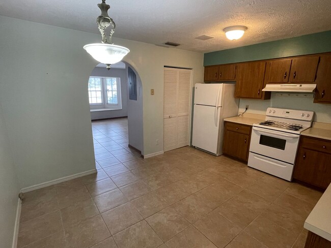 Building Photo - Charming 2 BR 1.5 Bath available in Dunnellon