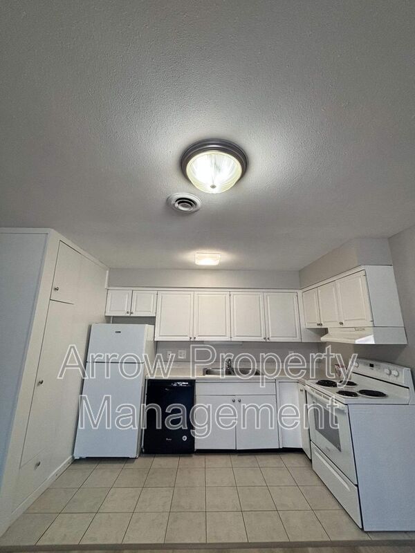 Building Photo - 2501 N Street-115