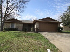 Building Photo - 2604 Candleberry Dr