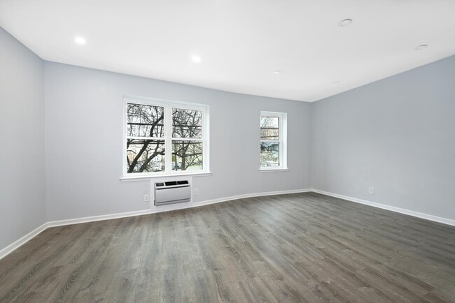 Building Photo - 43-49 Van Wagenen Ave Unit 1C