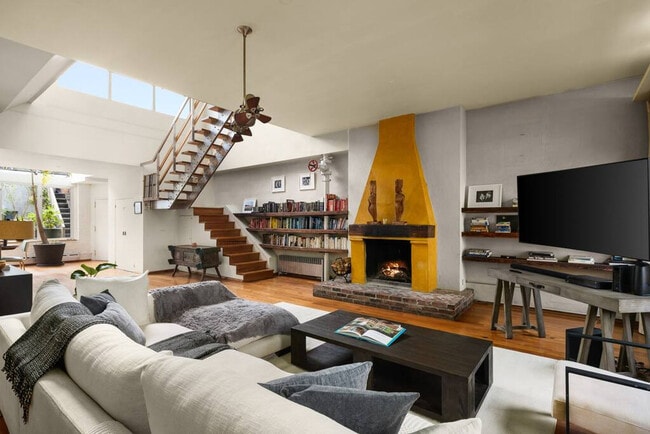 Building Photo - 70 W 3rd St