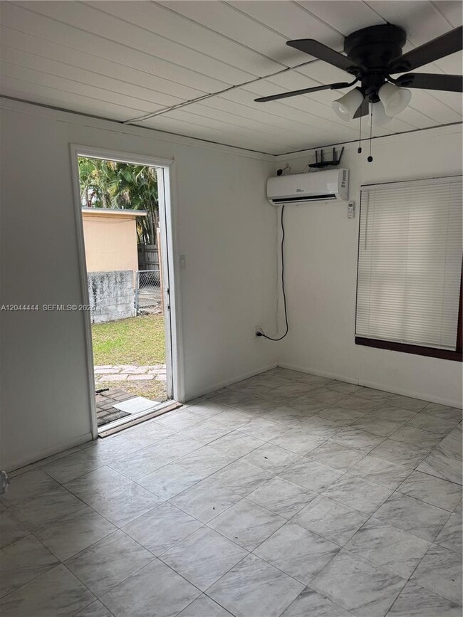 Foto del edificio - 3271 NW 15th St