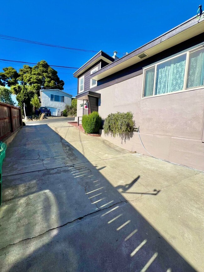 Foto del edificio - 5920 Golden Gate Ave