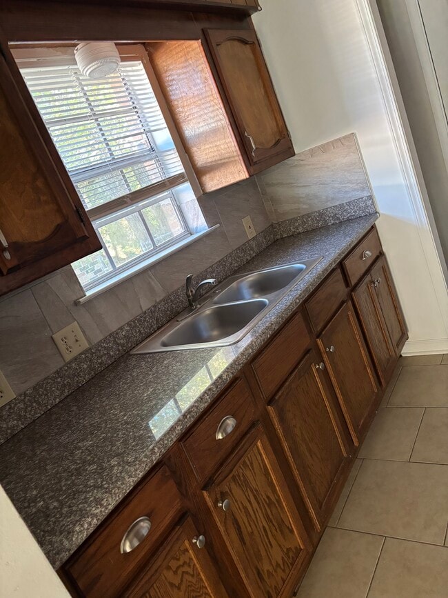 Building Photo - 15013 Forest Grove Ave