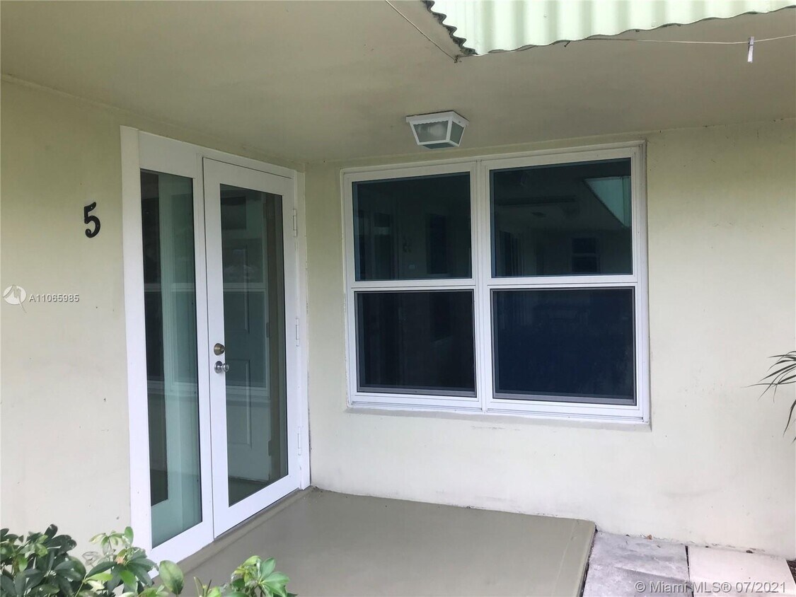 Primary Photo - 306 NE 5th Ct