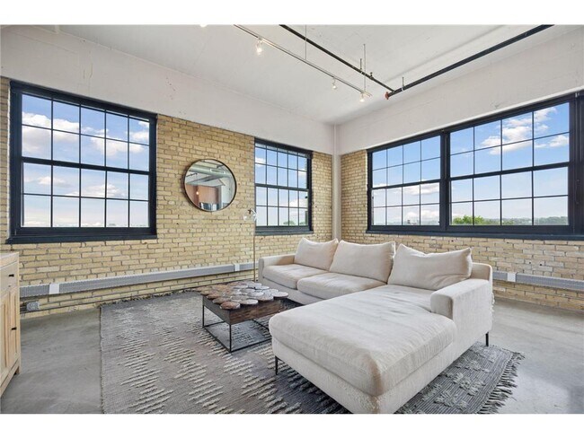 Foto del edificio - 730 Stinson Blvd NE