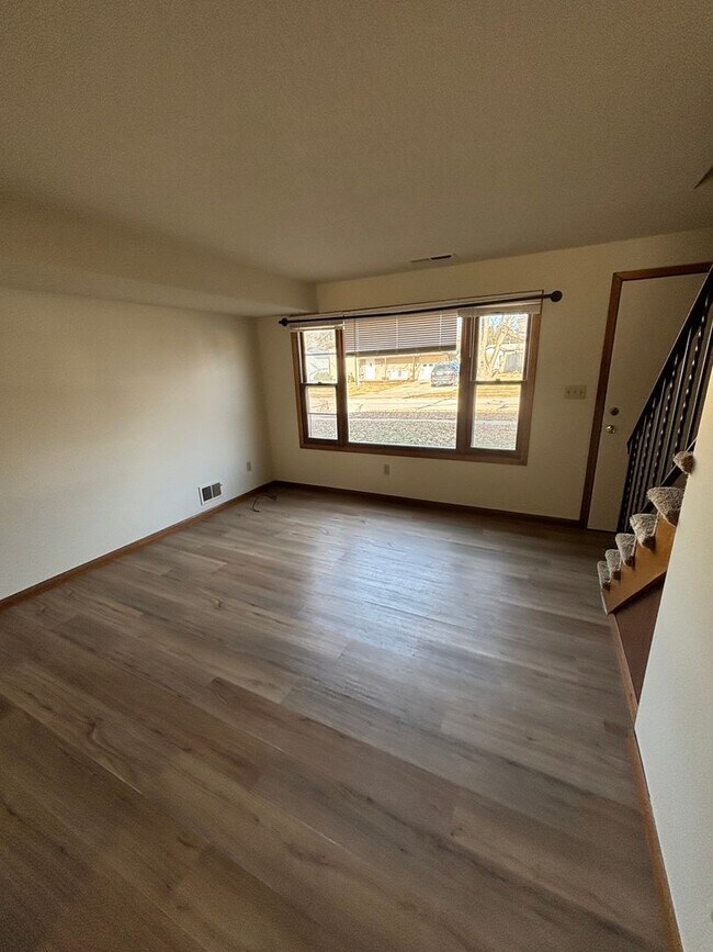 Foto del edificio - 1305-1305 Tracy Ln