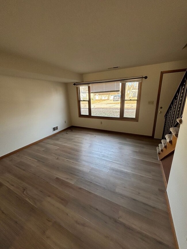 Building Photo - 1305-1305 Tracy Ln