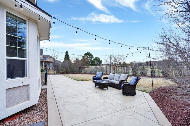 Foto del edificio - 10071 Clovercrest Dr
