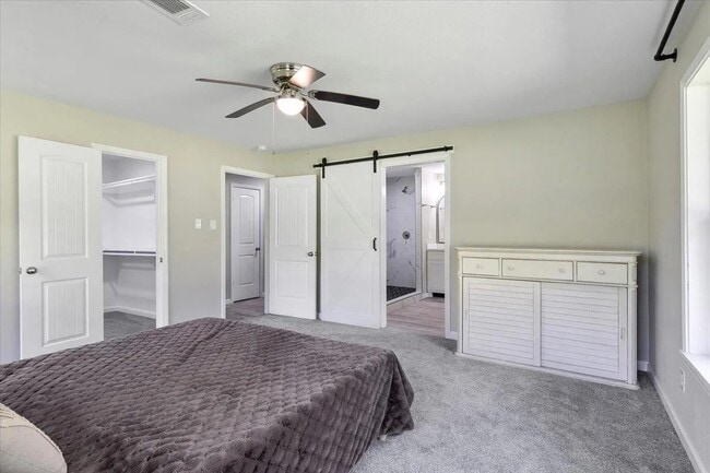 Building Photo - 215 Cypress Bend Dr