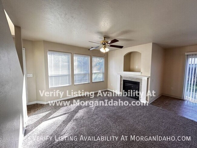 Building Photo - Fireplace, washer/dryer, under-the-stair s...