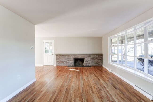 Foto del edificio - 3 bed 2 1/2 bath in Camp Hill