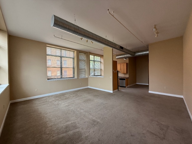 Building Photo - 11 Fremont St