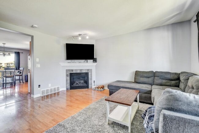 Building Photo - 3 bedroom in Grande Prairie AB T8W 0E2