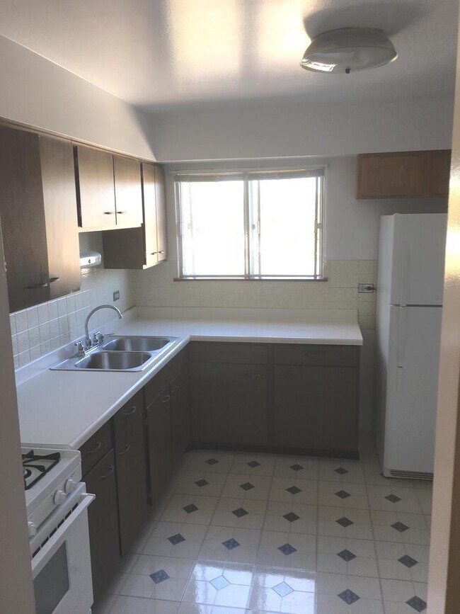 Foto del edificio - 6300 W Irving Park Rd