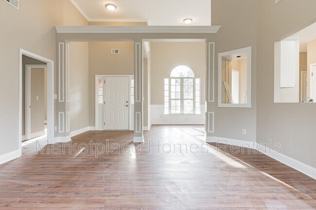 Building Photo - 905 Jackson Cir