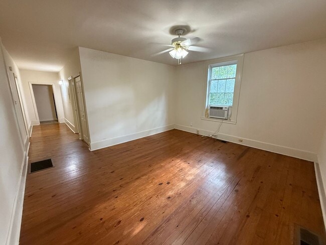 Building Photo - Charming Historic Home – Spacious 2-Bedroo...