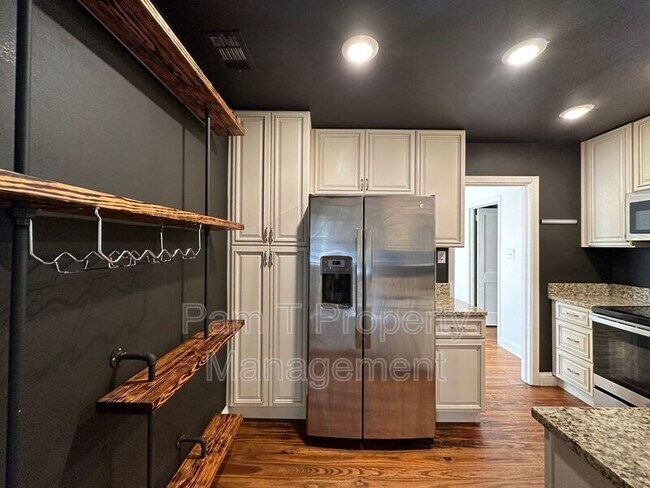 Foto del edificio - 2114 Causton Bluff Rd