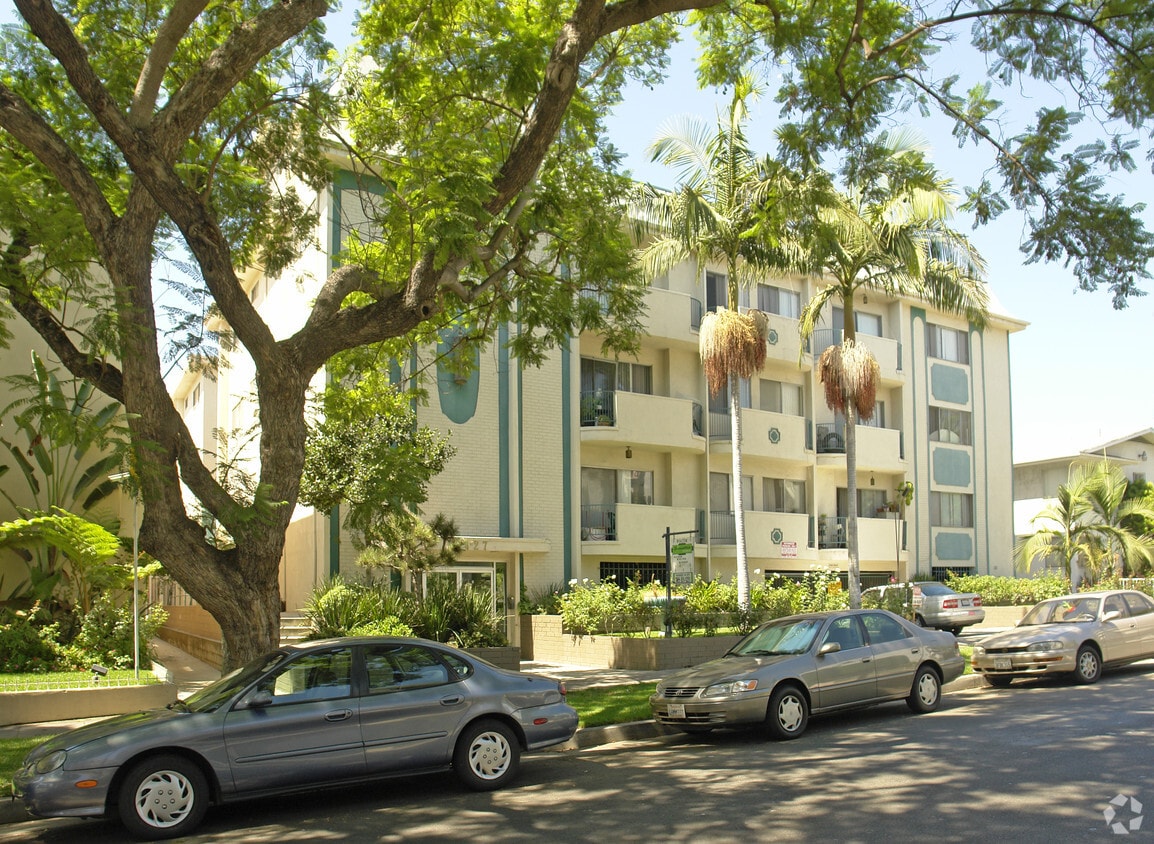 Building Photo - Spa Apartments
