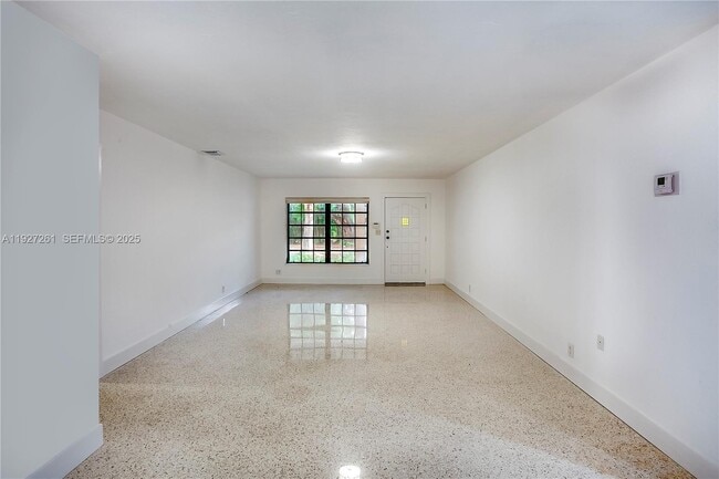 Foto del edificio - 407 Minorca Ave