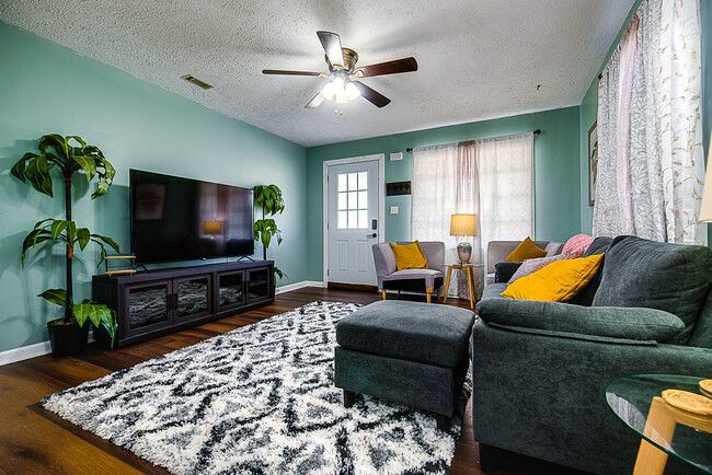 Foto del edificio - 1519 Cloverdale Dr