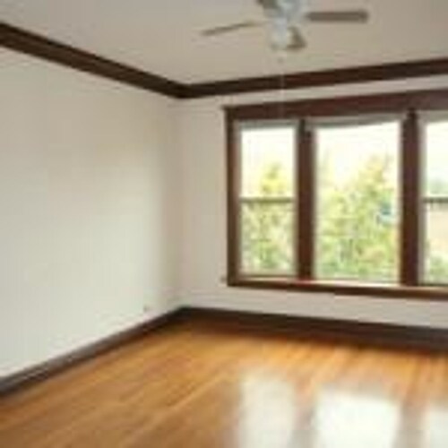 Foto del edificio - 1207 W Glenlake Ave