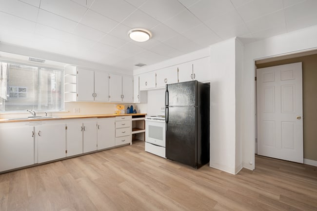 Building Photo - 52ND Street 52ND Street Apartments