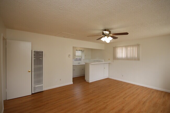 Building Photo - 319 Violet Ave