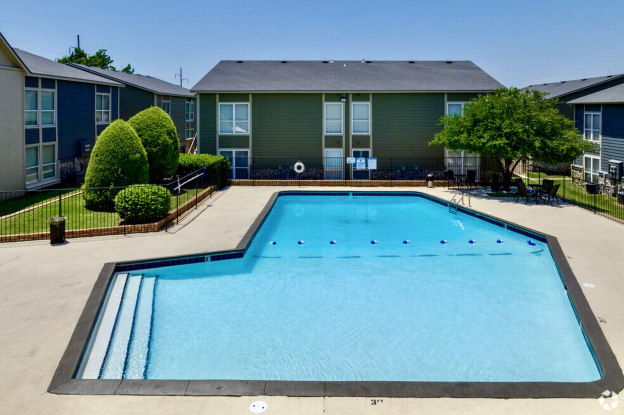 POOL AREA - The Cottages@Hefner RD