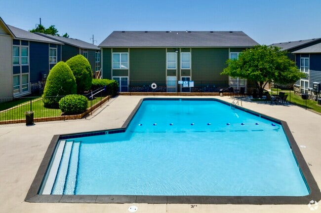 POOL AREA - The Cottages@Hefner RD