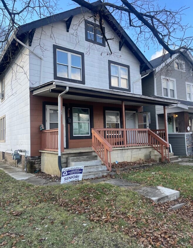 Front - 73 S Hague Ave