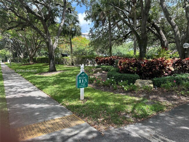 Foto del edificio - 3520 Oaks Way