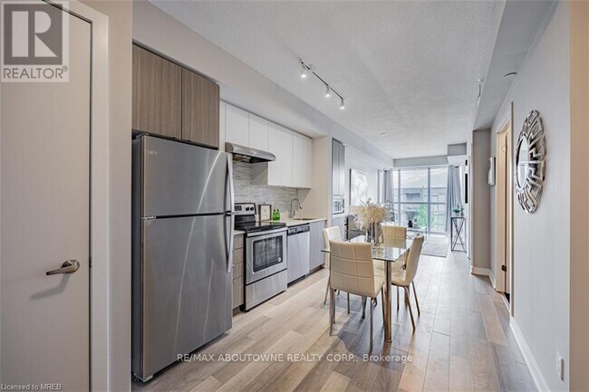 Photo du bâtiment - 5240-5240 Dundas St