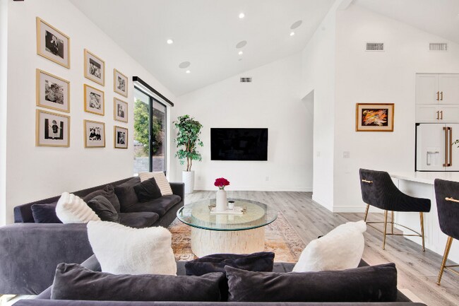 Foto del edificio - 7824 Shadyspring Dr