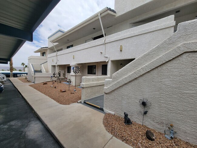 Foto del edificio - 1st Month Rent Free!!     Riverview Bluffs, 2 Bedroom Condo