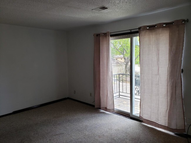 Foto del edificio - 3539 Pheasant Ln