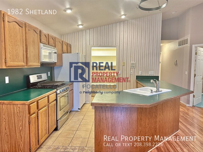 Building Photo - 3 Bed 2.5 Bath Twin Home - Double Car Gara...