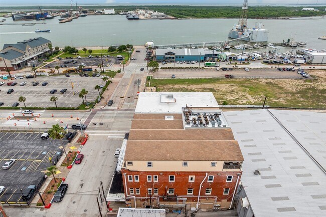 Building Photo - 1927 Harborside Dr