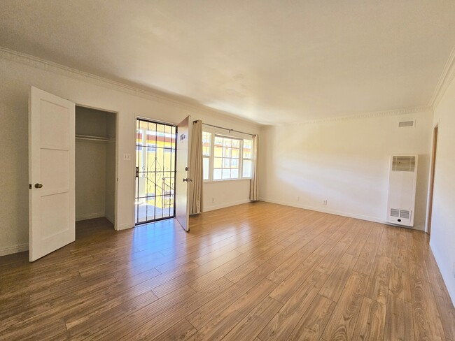 Building Photo - 3766 Barry Ave