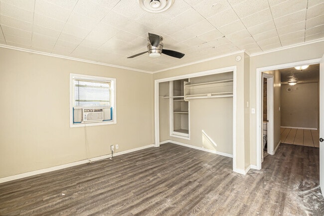 Photo - 3512 Dodge St Apartment