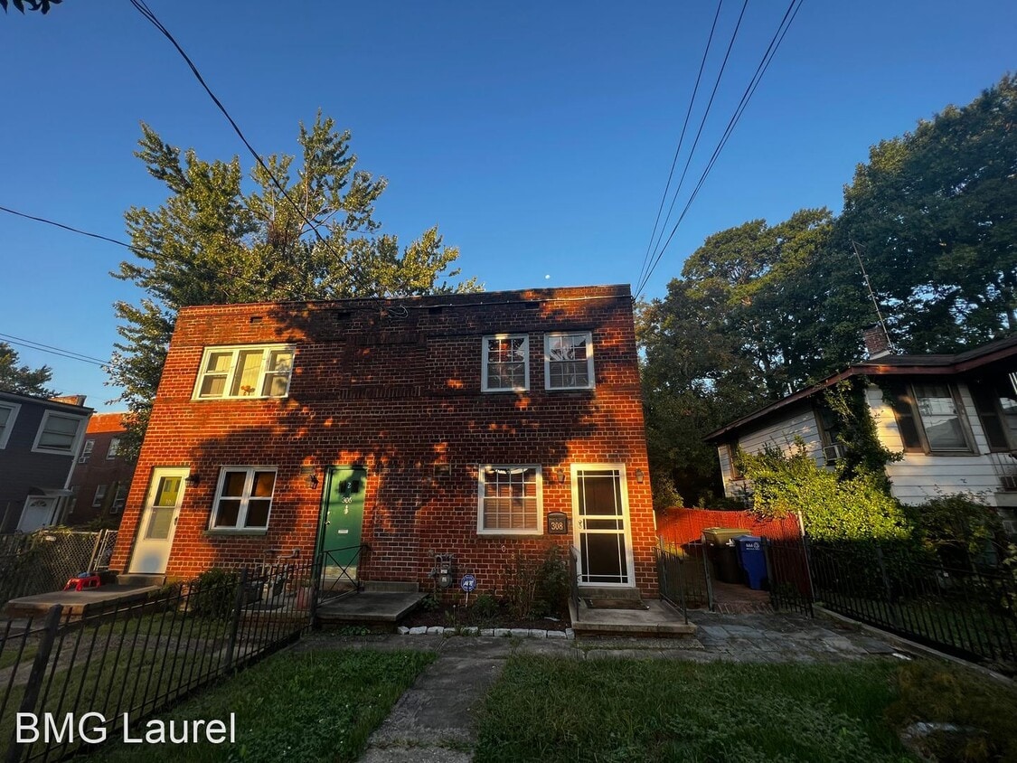 Primary Photo - 3 br, 2.5 bath House - 308 44th St NE