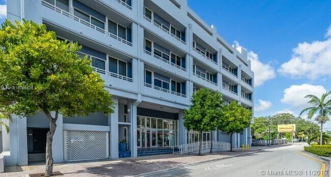 Edificio - 3250 Grand Ave